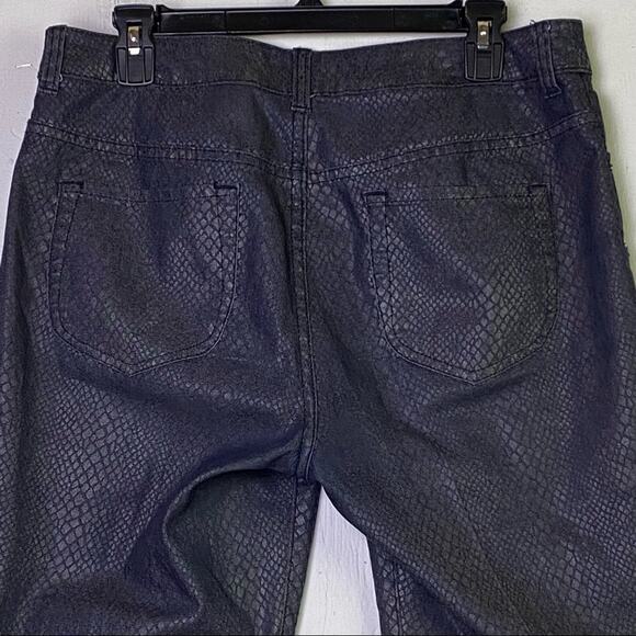 Chico's Platinum Denim Gray Snakeskin Print Cotton Stretch Pants Size 8 - Picture 6 of 6